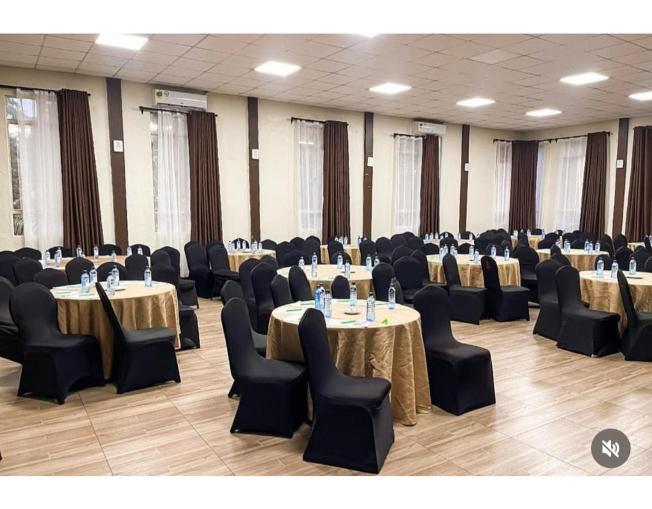 West Wood Hotel Nairobi Extérieur photo